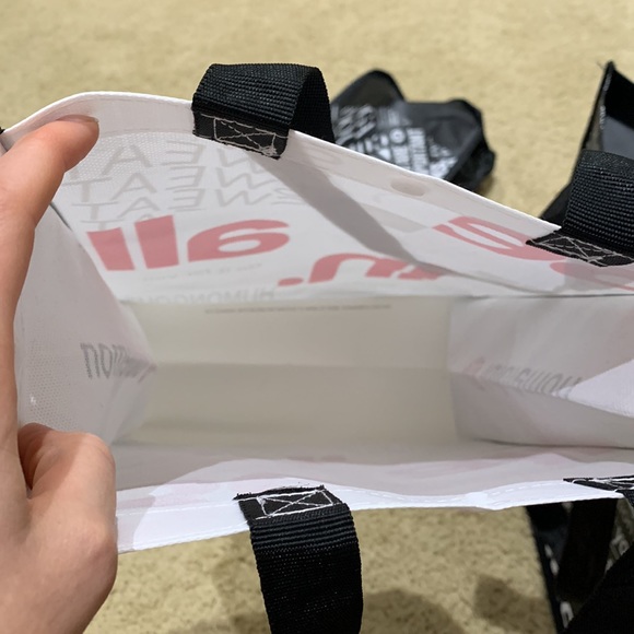 Lululemon reusable bags - Picture 7 of 11